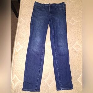 A pair of Athleta jeans in a size 4 with an inseam of 29".
